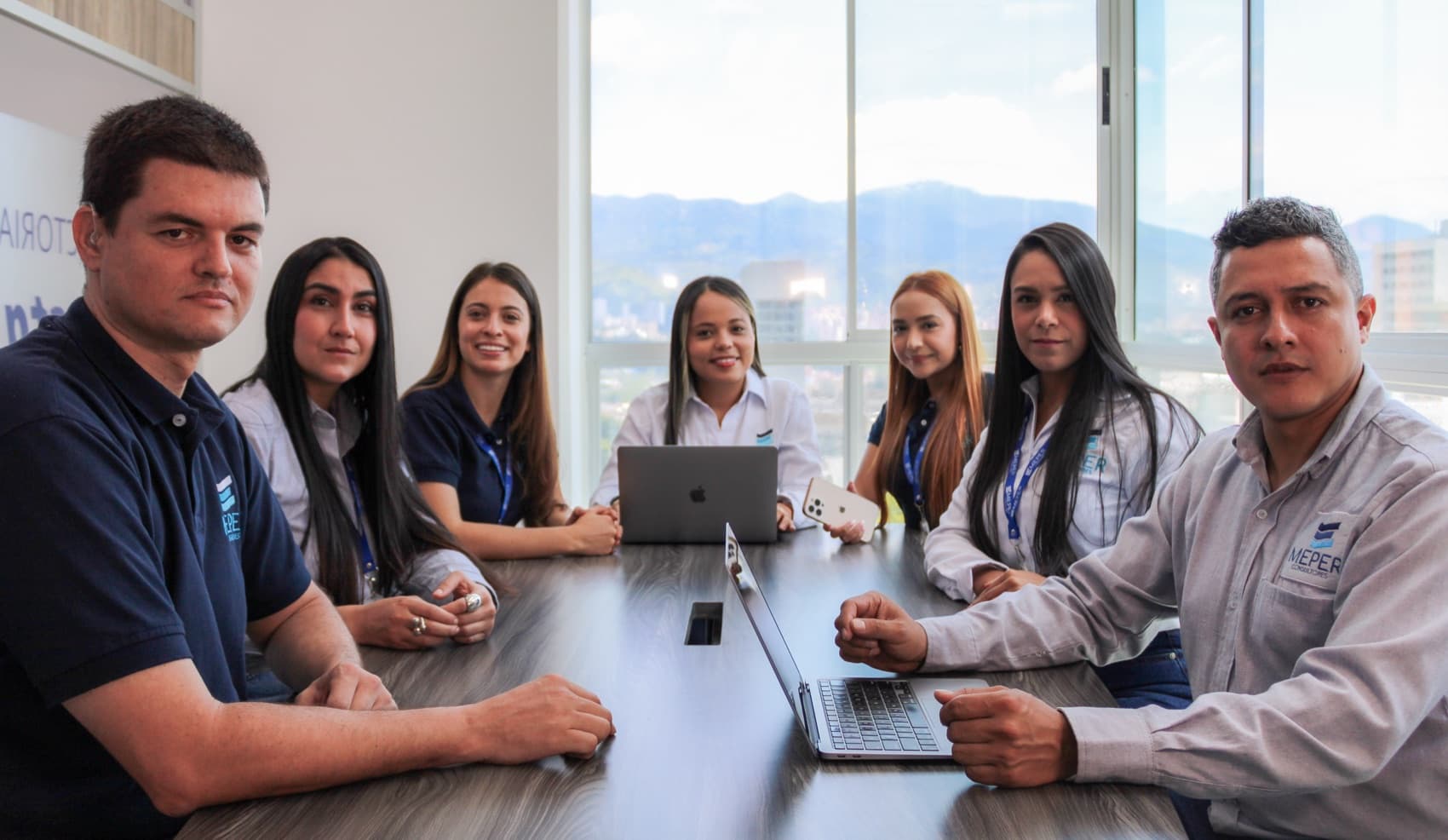 Equipo de SayFex listo para atenderte